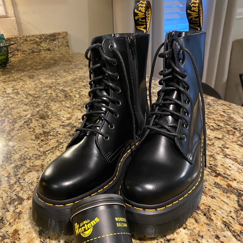 Dr. Martens Jadon Smooth Leather Platform Boots - Women’s 9 - Black - Never Worn